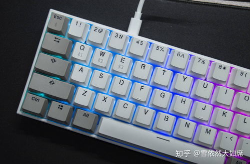 诚意满满的小火产品 腹灵F12 RGB凯华白轴开箱体验